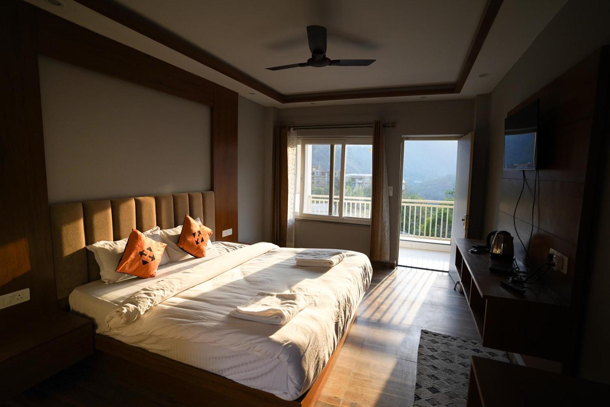 Hide-In Rishikesh, Laxman Jhula Hostel Εξωτερικό φωτογραφία